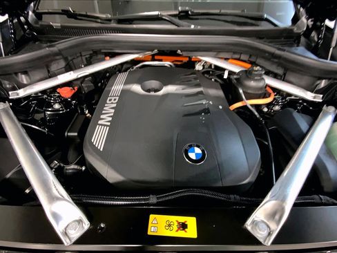 New 2026 BMW X5 xDrive50e w/ Executive Package image 16