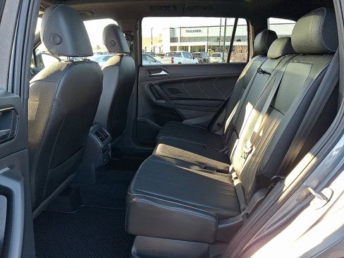 Used 2024 Volkswagen Tiguan SE R-Line image 11