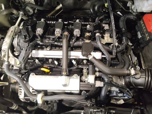 Used 2025 Nissan Versa SV FWD image 30