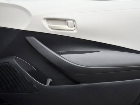 Used 2022 Toyota Corolla LE image 25