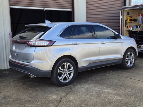 Used 2018 Ford Edge Titanium image 3