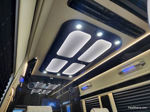 Used 2021 Mercedes-Benz Sprinter 2500 image 42