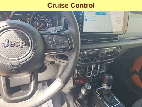 Used 2025 Jeep Gladiator Willys image 11