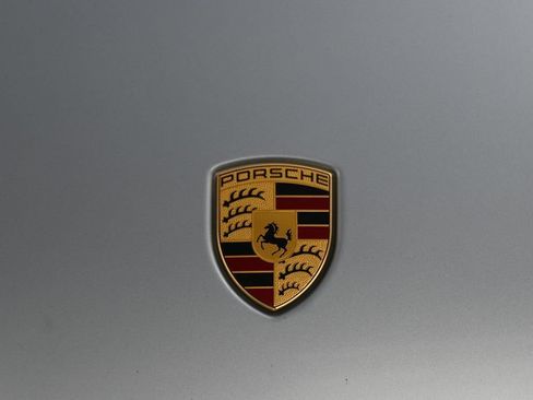 Certified 2025 Porsche Macan AWD/4WD image 33