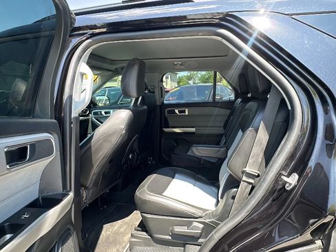 Used 2022 Ford Explorer XLT w/ Equipment Group 202A AWD/4WD image 14