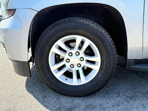 Used 2019 Chevrolet Suburban LT RWD image 39
