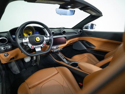 Used 2019 Ferrari Portofino RWD image 12