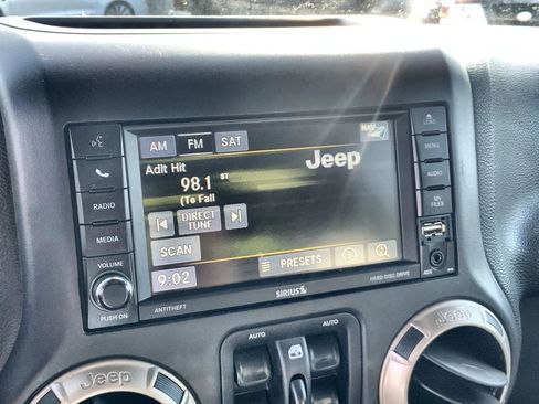 Used 2016 Jeep Wrangler Unlimited Sahara AWD/4WD image 12