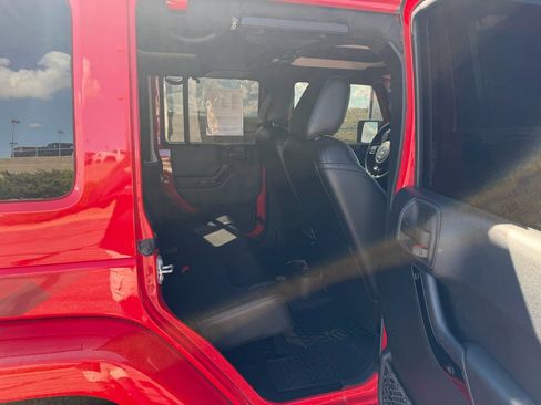 Used 2017 Jeep Wrangler Unlimited Sahara AWD/4WD image 22