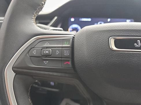 Used 2023 Jeep Grand Cherokee L Laredo AWD/4WD image 17