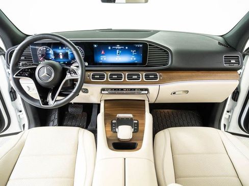 Used 2025 Mercedes-Benz GLE 450e 4MATIC image 18