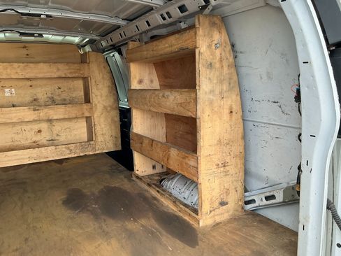 Used 2021 Chevrolet Express 3500 w/ Driver Convenience Package image 18