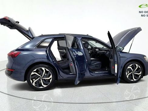 Used 2024 Audi Q8 e-tron Premium Plus w/ Premium Plus Package AWD/4WD image 20