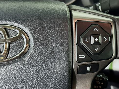 Used 2017 Toyota Tacoma SR5 w/ SR5 Appearance Package (SM) RWD image 13