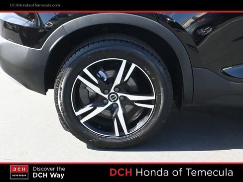 Used 2023 Volvo XC40 B5 Plus AWD/4WD image 23