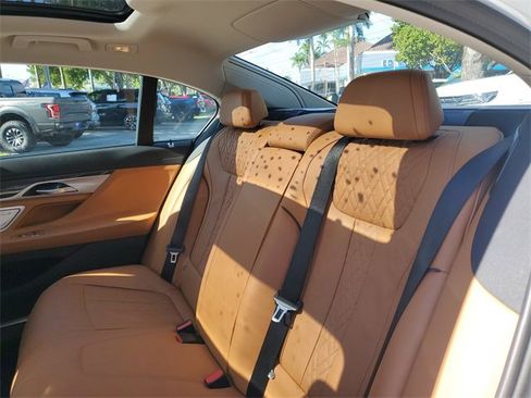 Used 2021 BMW 750i xDrive w/ Executive Package image 13