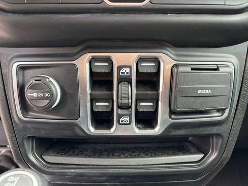 Used 2023 Jeep Gladiator Sport AWD/4WD image 27