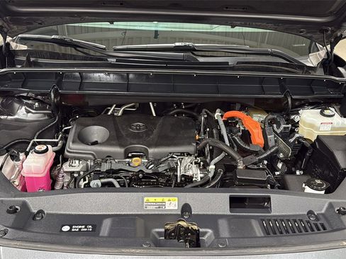 Used 2020 Toyota Highlander XLE image 26