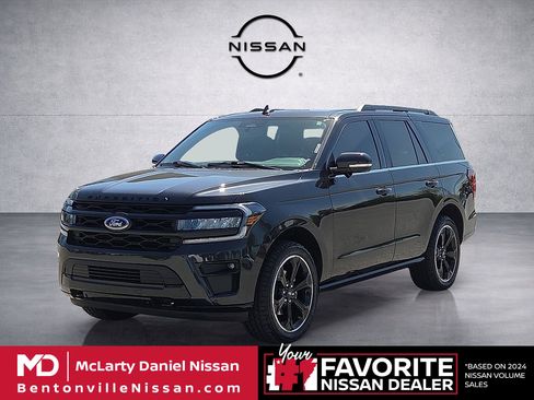 Used 2023 Ford Expedition Limited AWD/4WD image 2