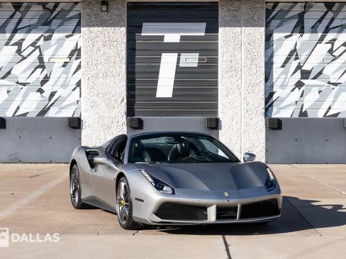 Used 2019 Ferrari 488 Spider image 1