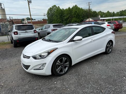 Used 2015 Hyundai Elantra Sport w/ Option Group 04 FWD image 3