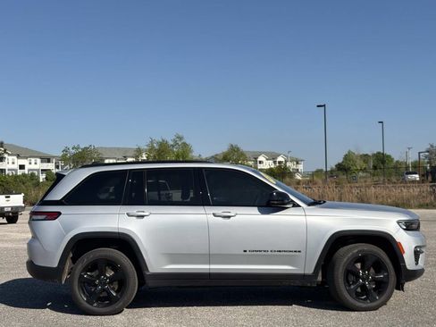 Used 2024 Jeep Grand Cherokee Limited w/ Luxury Tech Group II AWD/4WD image 3