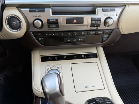 Used 2017 Lexus ES 350 w/ Luxury Package image 8