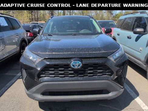 Used 2021 Toyota RAV4 LE image 2