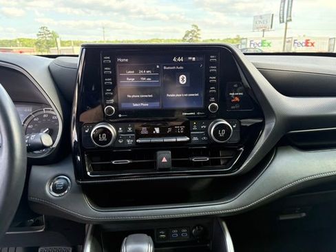 Used 2022 Toyota Highlander XSE image 19