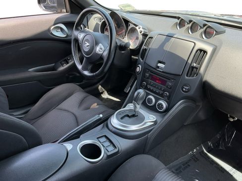 Used 2016 Nissan 370Z Coupe RWD image 14