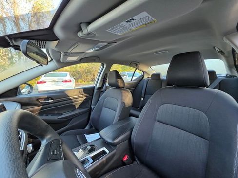 Used 2025 Nissan Altima 2.5 SV image 12