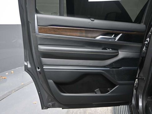 Used 2022 Jeep Grand Wagoneer Series II w/ Convenience Group III image 16