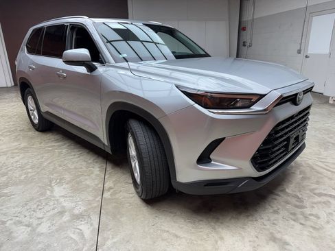 Used 2024 Toyota Grand Highlander AWD image 7