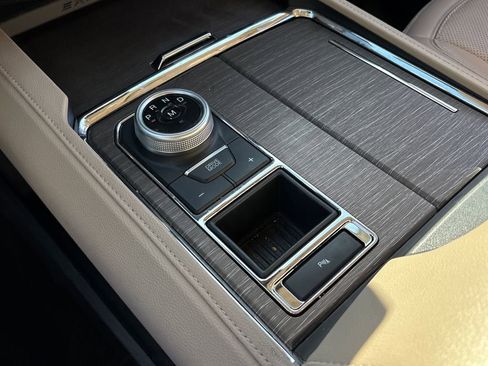 Used 2023 Ford Expedition Limited image 23