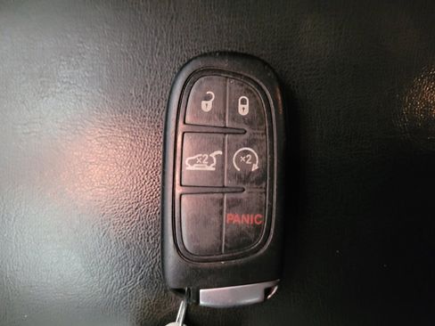 Used 2019 Jeep Cherokee Latitude Plus w/ Comfort/Convenience Group image 32