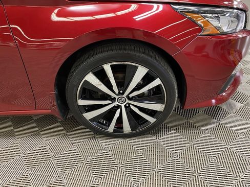 Used 2022 Nissan Altima 2.5 SR image 2