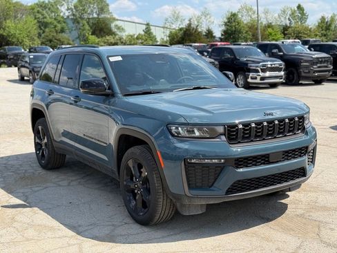 New 2026 Jeep Grand Cherokee Limited w/ Limited Altitude Package AWD/4WD image 4