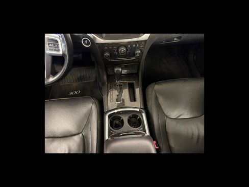 Used 2011 Chrysler 300 C RWD image 16