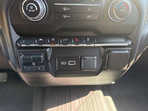 Used 2023 Chevrolet Silverado 1500 Custom image 39