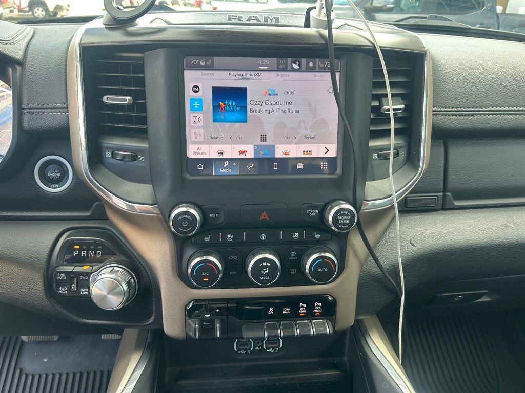 Used 2022 RAM 1500 Laramie AWD/4WD image 13