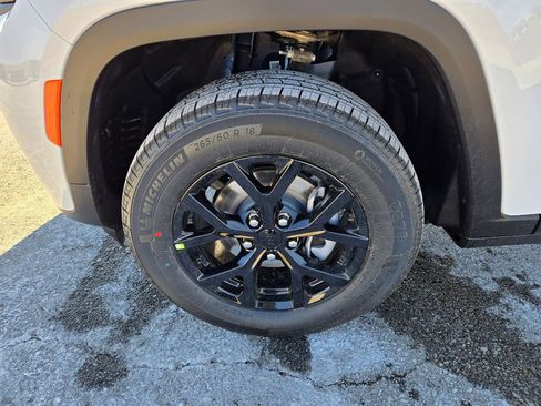 New 2026 Jeep Grand Cherokee Altitude AWD/4WD image 28