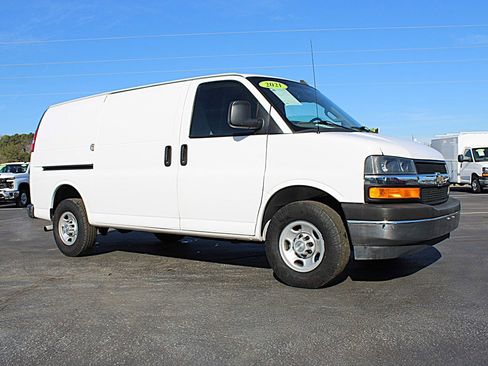 Used 2021 Chevrolet Express 2500 w/ Driver Convenience Package image 3