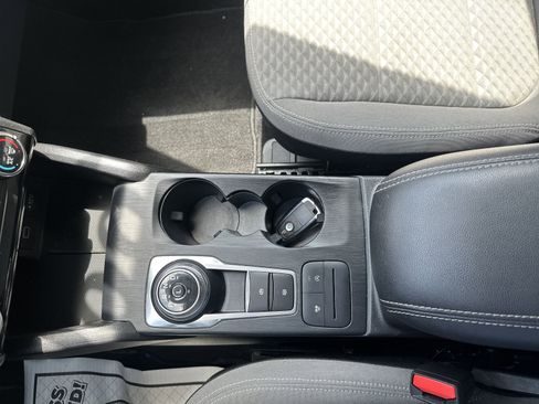 Used 2022 Ford Escape SE image 19