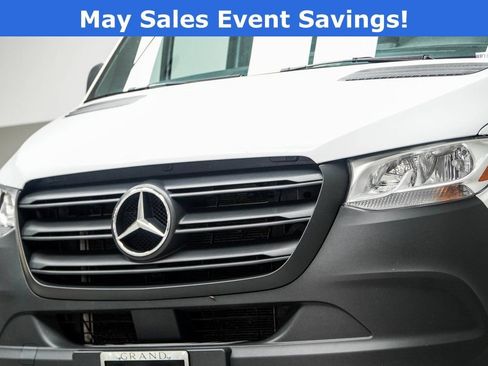 Used 2024 Mercedes-Benz Sprinter 2500 image 2