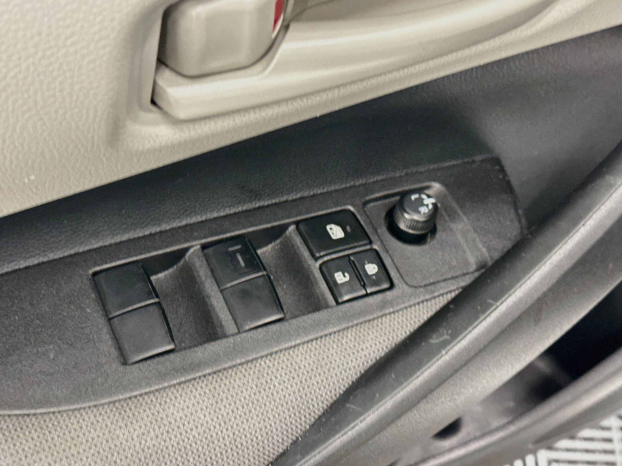 Used 2025 Toyota Corolla LE FWD image 15