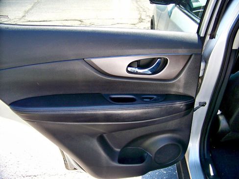 Used 2014 Nissan Rogue SV w/ SV Premium Package image 27