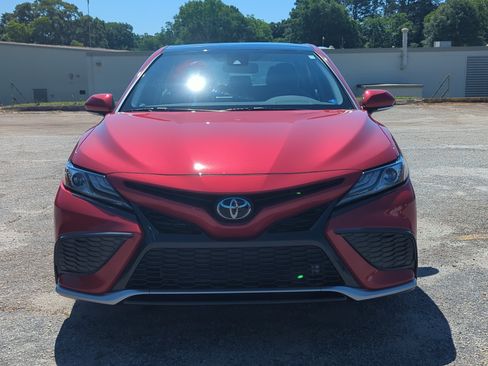 Used 2022 Toyota Camry XSE FWD image 7