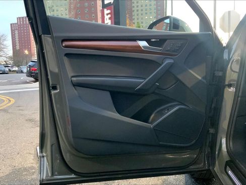 Used 2023 Audi Q5 2.0T Premium w/ Convenience Package image 21