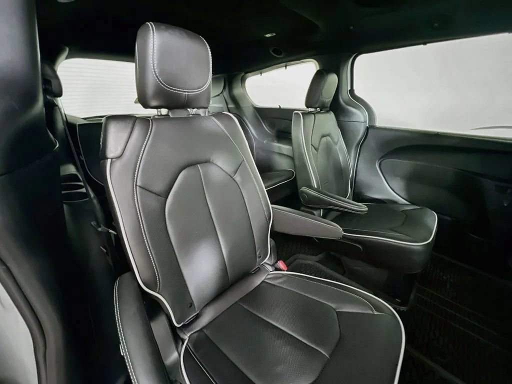 Used 2025 Chrysler Pacifica Limited AWD/4WD image 30