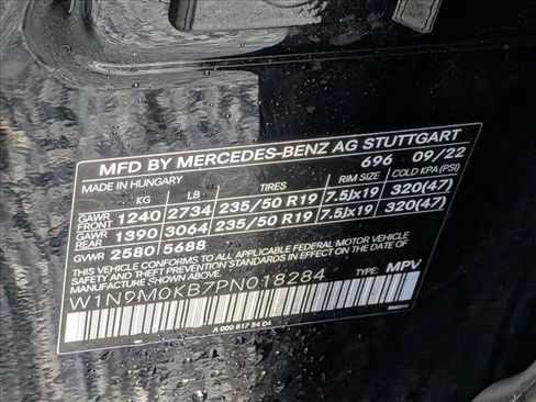 Used 2023 Mercedes-Benz EQB 300 4MATIC image 22